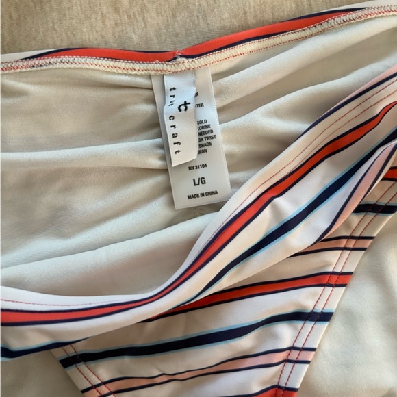 Bikini - Picture 3 of 5